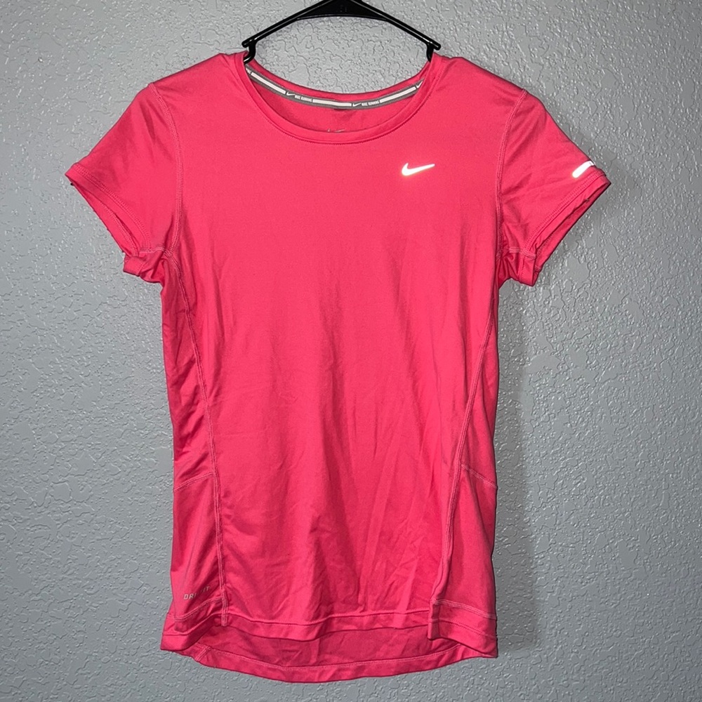 3/$15 Nike Dri-Fit Tee 🤍